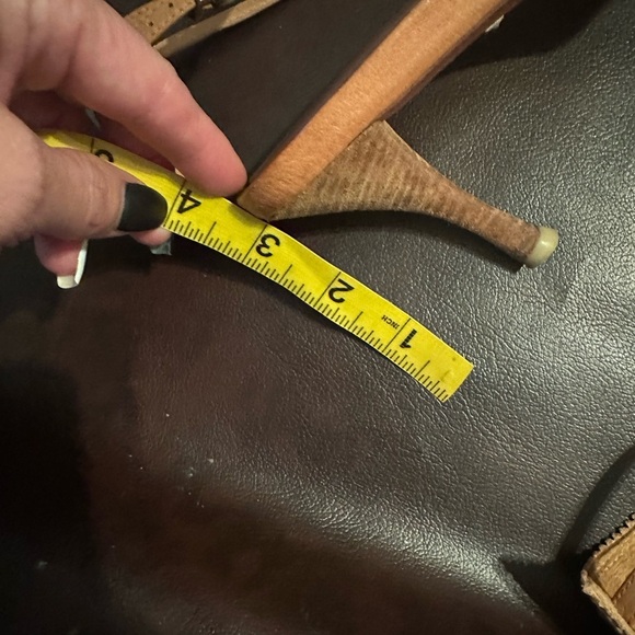 Cindy says couture heels - Picture 7 of 8